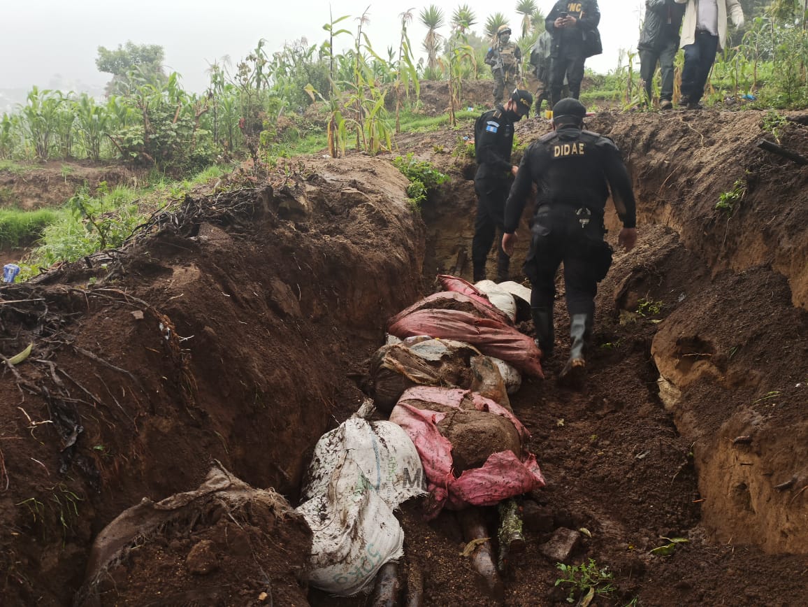 Armas Y Municiones Hallan En Trincheras En Una Aldea De Santa Catarina